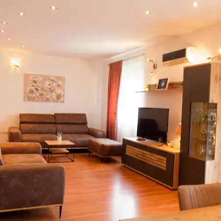 Mary - With Private Pool & Garden *