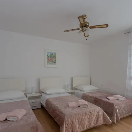 Mary - With Private Pool & Garden *