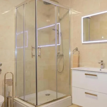 Апартаменты Mary - With Private Pool & Garden Каштела