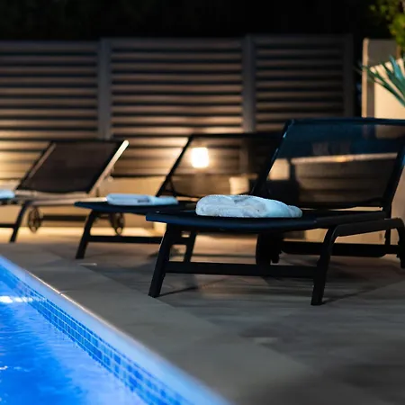 Apartment Mary - With Private Pool & Garden *