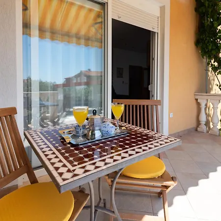 Mary - With Private Pool & Garden Kastela