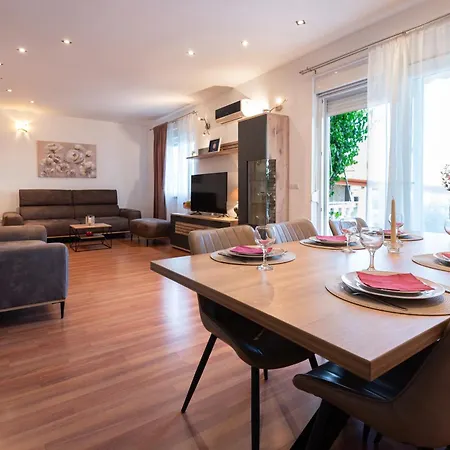 Apartment Mary - With Private Pool & Garden *