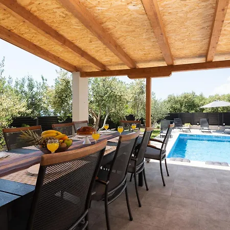 Mary - With Private Pool & Garden Apartment Kastela