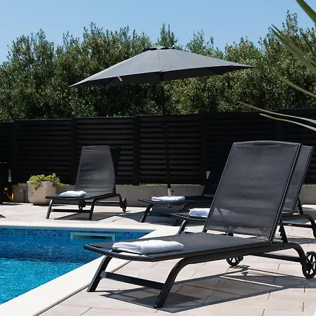 Apartment Mary - With Private Pool & Garden *