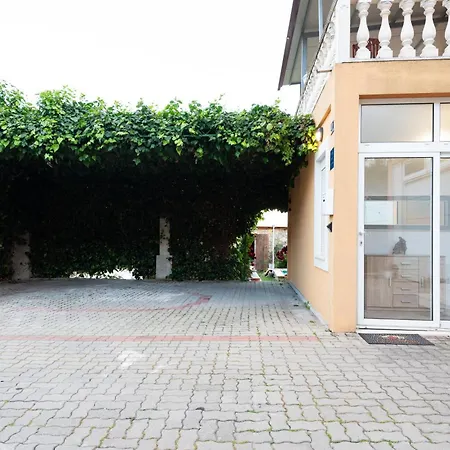 Mary - With Private Pool & Garden * Kastela