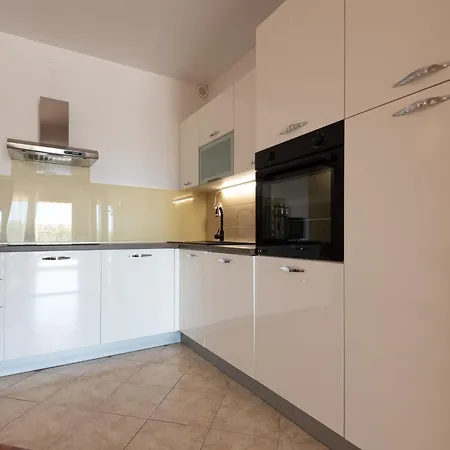 Mary - With Private Pool & Garden Apartment *