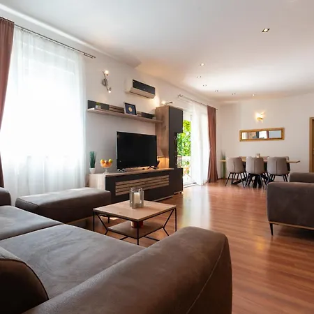 Mary - With Private Pool & Garden Kastela