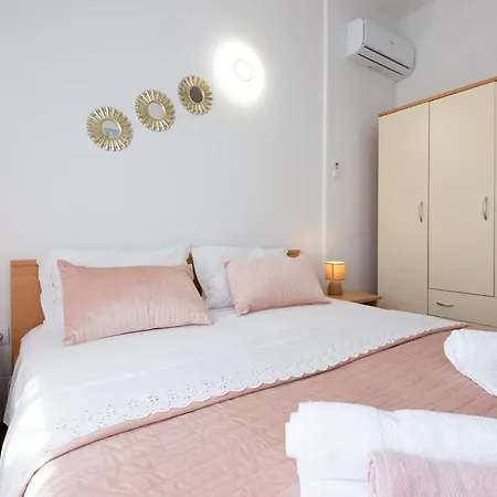Apartment Mary - With Private Pool & Garden