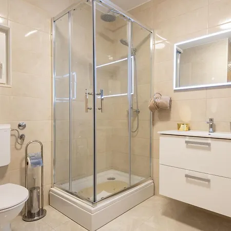 Apartment Mary - With Private Pool & Garden *