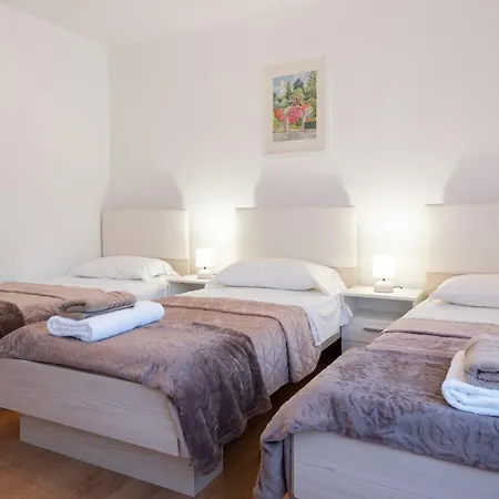 Mary - With Private Pool & Garden Apartment Kastela