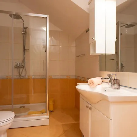 Mary - With Private Pool & Garden *