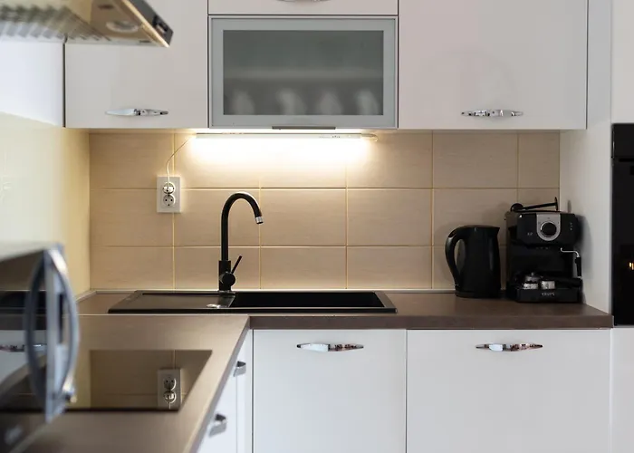 Mary - With Private Pool & Garden Apartment