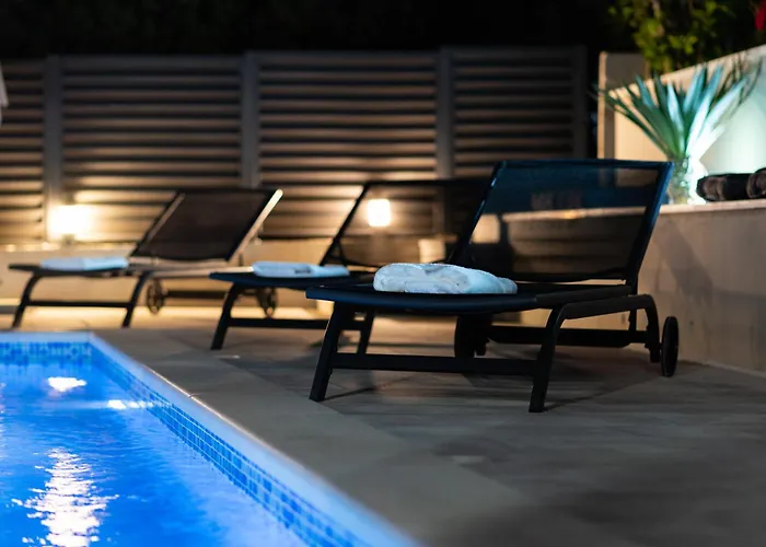 Apartment Mary - With Private Pool & Garden *