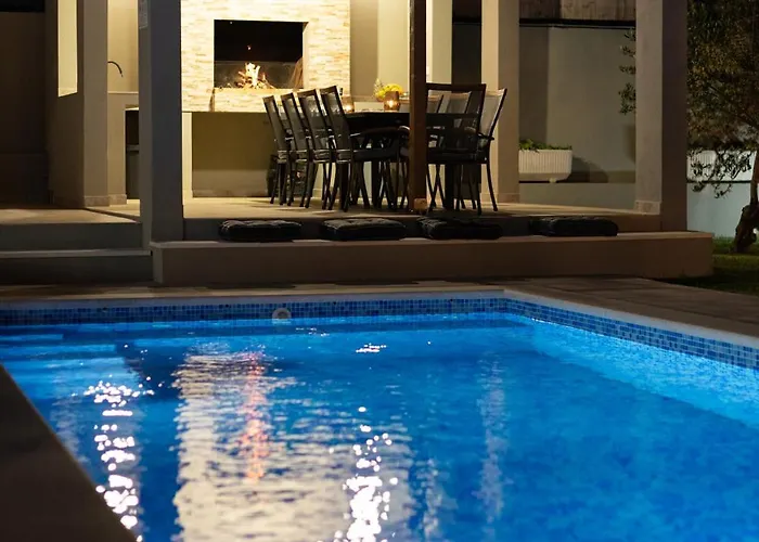 Mary - With Private Pool & Garden Apartment Kaštela