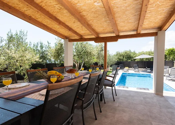 Mary - With Private Pool & Garden Apartment Kaštela