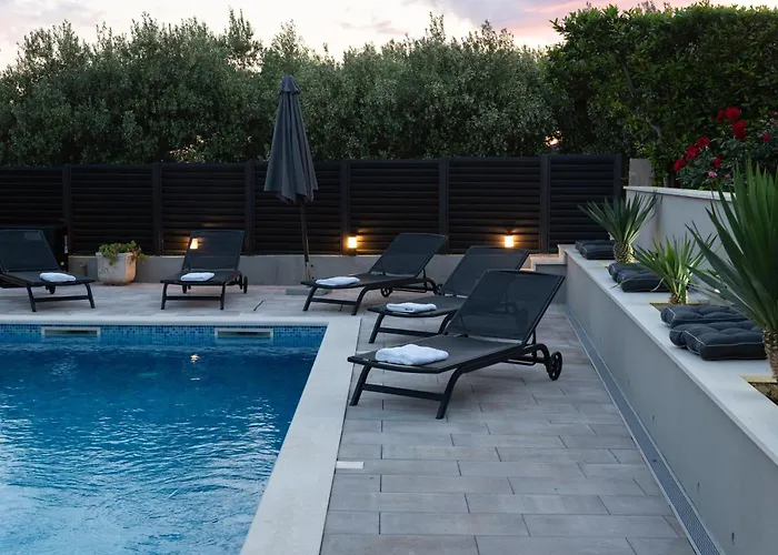 Apartment Mary - With Private Pool & Garden Kaštela