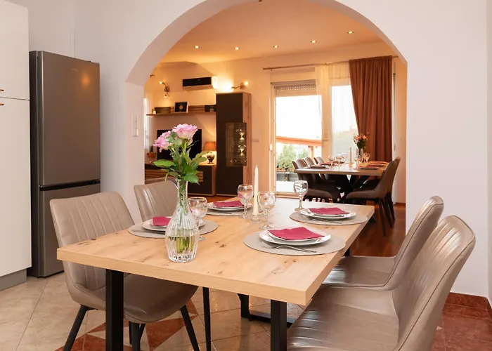Apartment Mary - With Private Pool & Garden