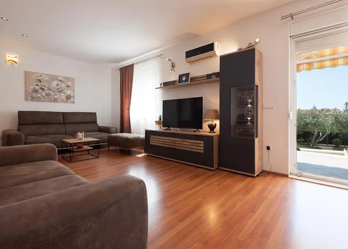 Mary - With Private Pool & Garden Apartment Kaštela