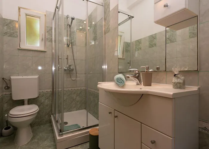 Mary - With Private Pool & Garden Apartment
