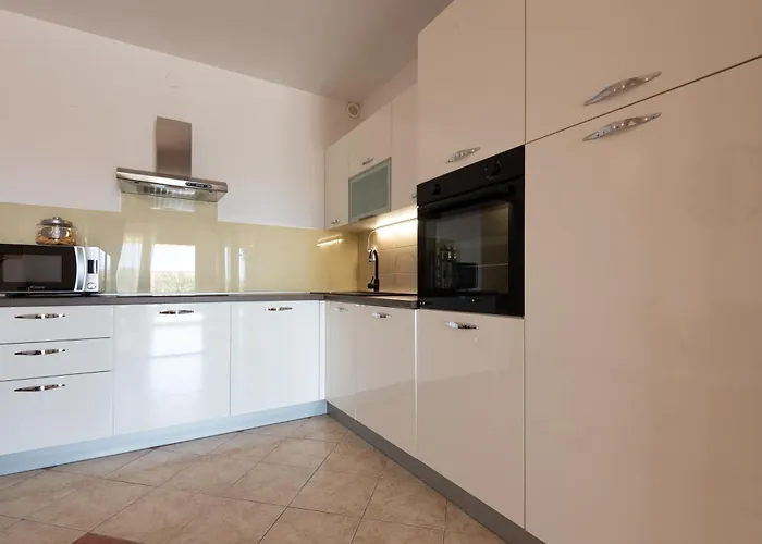 Mary - With Private Pool & Garden Apartment *
