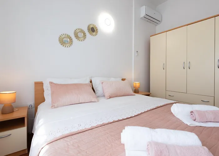 Apartment Mary - With Private Pool & Garden