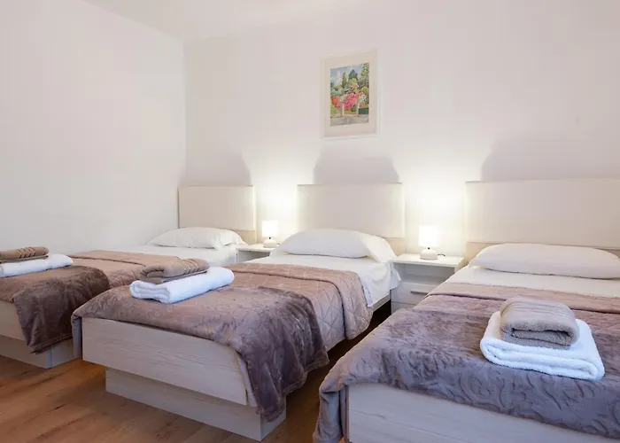 Mary - With Private Pool & Garden Apartment Kaštela