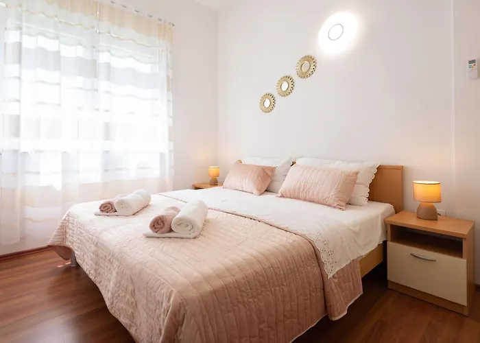 Apartment Mary - With Private Pool & Garden Kaštela