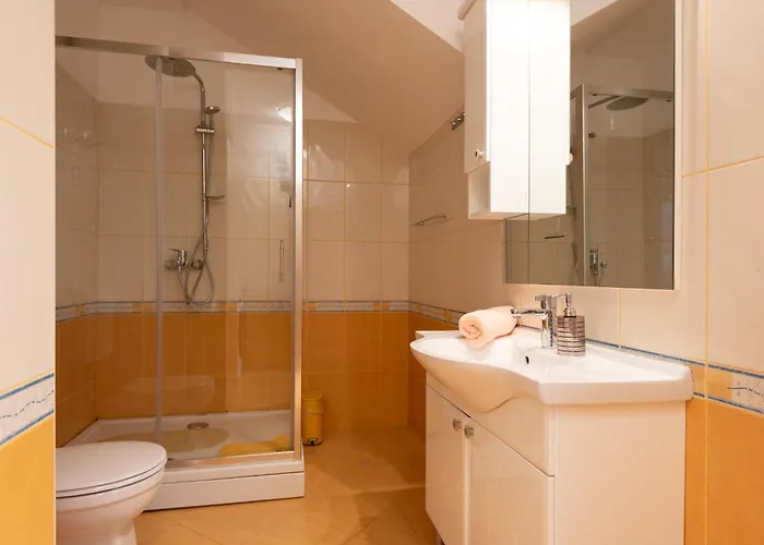 Mary - With Private Pool & Garden *